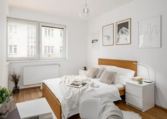 Days - Quiet Oasis With Parking And Balcony Seating In Nusle Prag