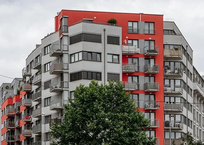 Days - Quiet Oasis With Parking And Balcony Seating In Nusle * Prag