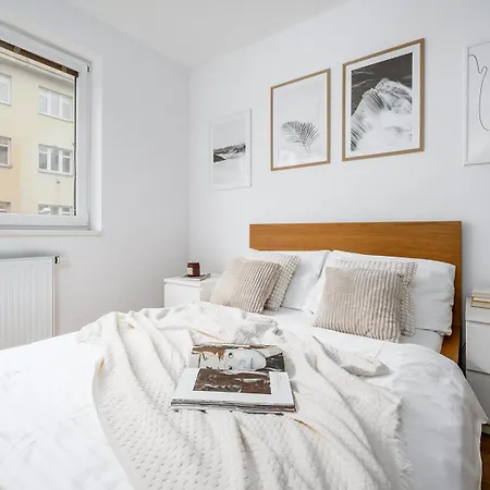 Days - Bright - Balcony - Private Parking * Prague