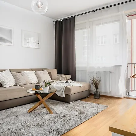 Days - Bright - Balcony - Private Parking * Prague