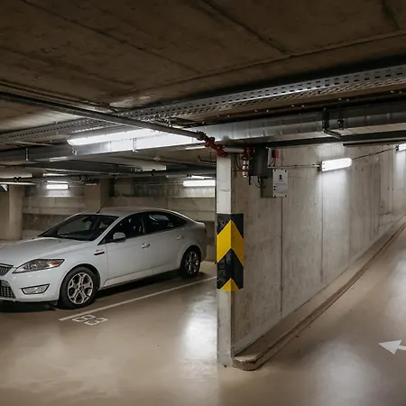 Apartment Days - Bright - Balcony - Private Parking *