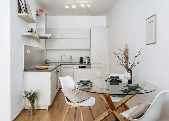 Days - Quiet Oasis With Parking And Balcony Seating In Nusle Apartment Prague