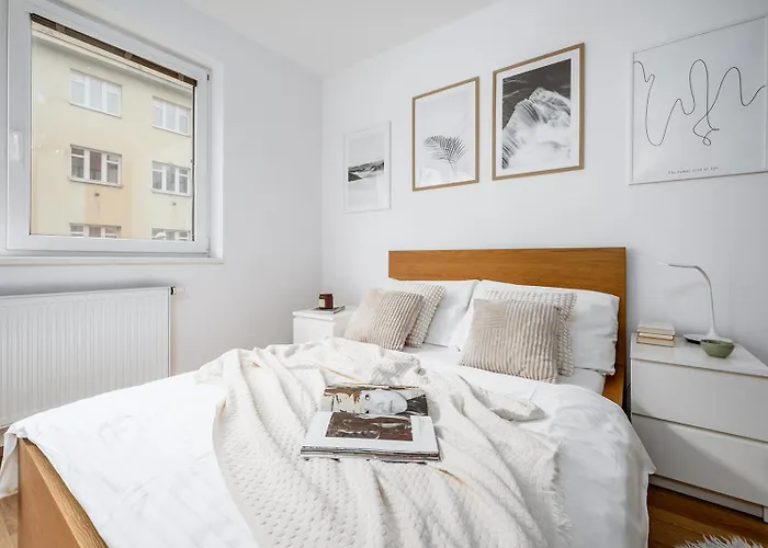 Days - Quiet Oasis With Parking And Balcony Seating In Nusle * Prague