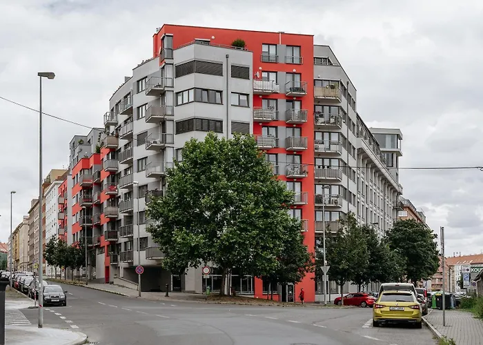 Days - Quiet Oasis With Parking And Balcony Seating In Nusle Prague